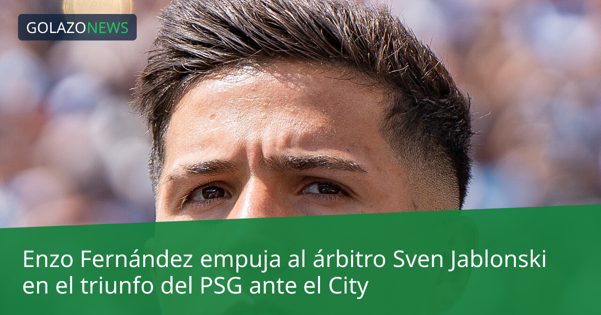 Enzo Fernández empuja al árbitro Sven Jablonski en el triunfo del PSG ante el City