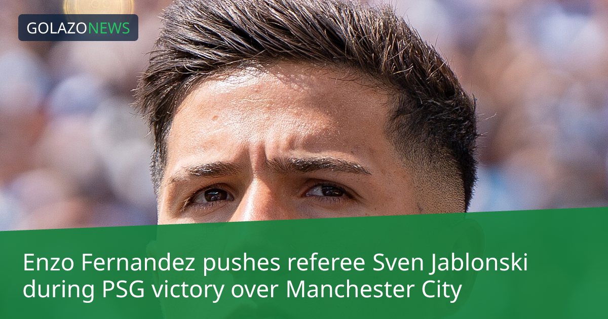 Enzo Fernandez đẩy trọng tài Sven Jablonski trong chiến thắng của PSG trước Man City